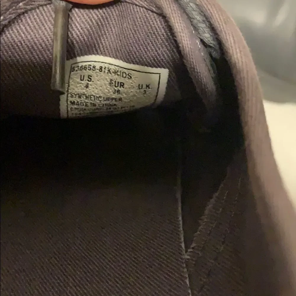 Levi’s boy shoes 👟 - Picture 3 of 5